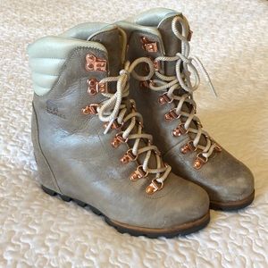 Sorel Conquest Wedge Holiday Boot